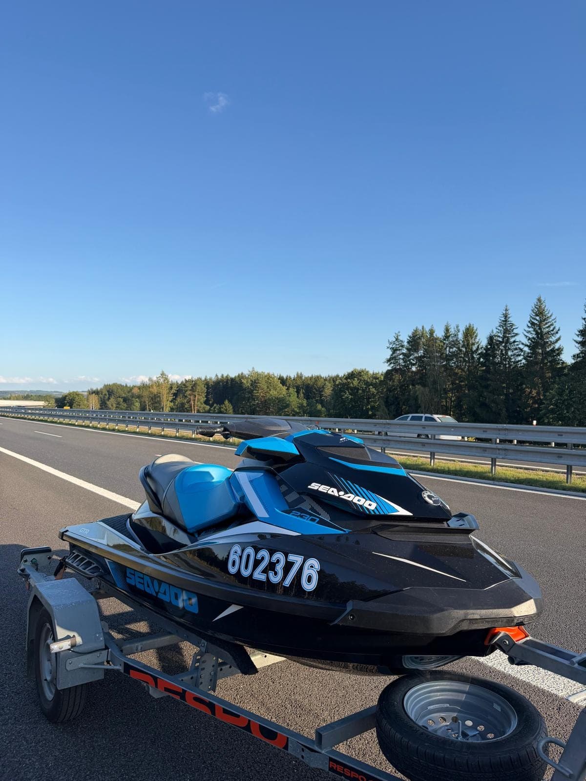 Sea-Doo GTR 230 na přívěsu připravený k odvozu